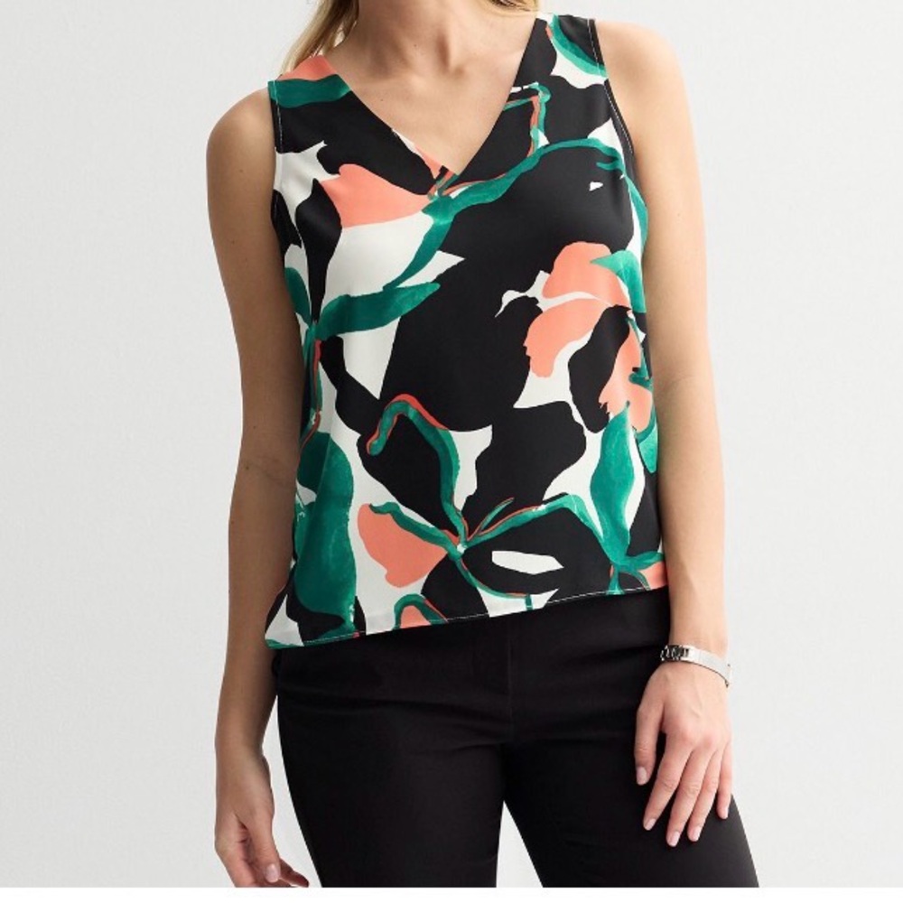 NWT Nine West Black and Green Floral Tank Top